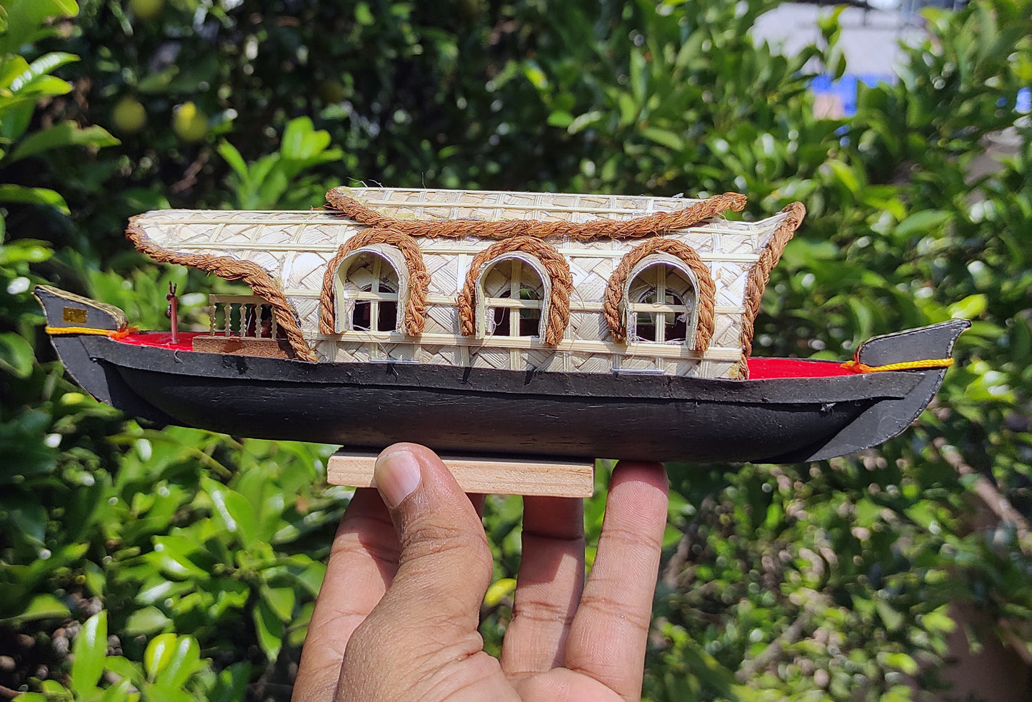 Handcrafted Kerala Houseboat Miniature – 3 Windows | Made from Wood & Screw-Pine Weave