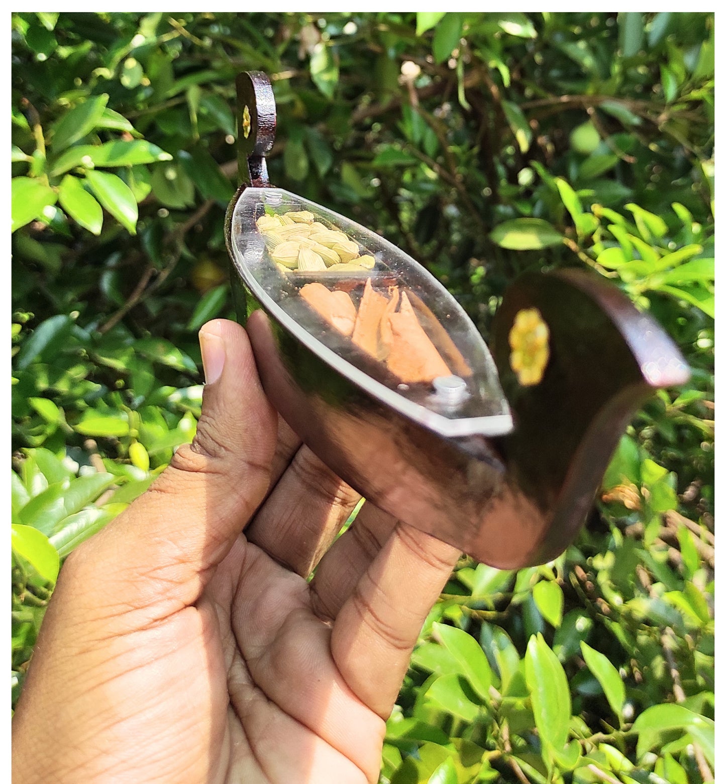 Miniature Kerala Spice Boat with Real Spices – Handcrafted Kettuvallam Model (2 Spice Compartments)
