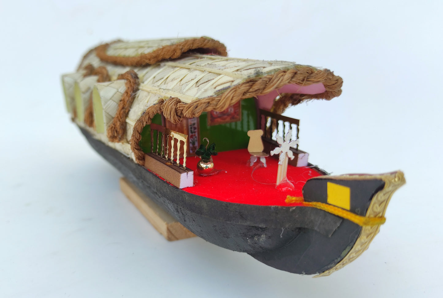 Handcrafted Kerala Houseboat Miniature – 3 Windows | Made from Wood & Screw-Pine Weave