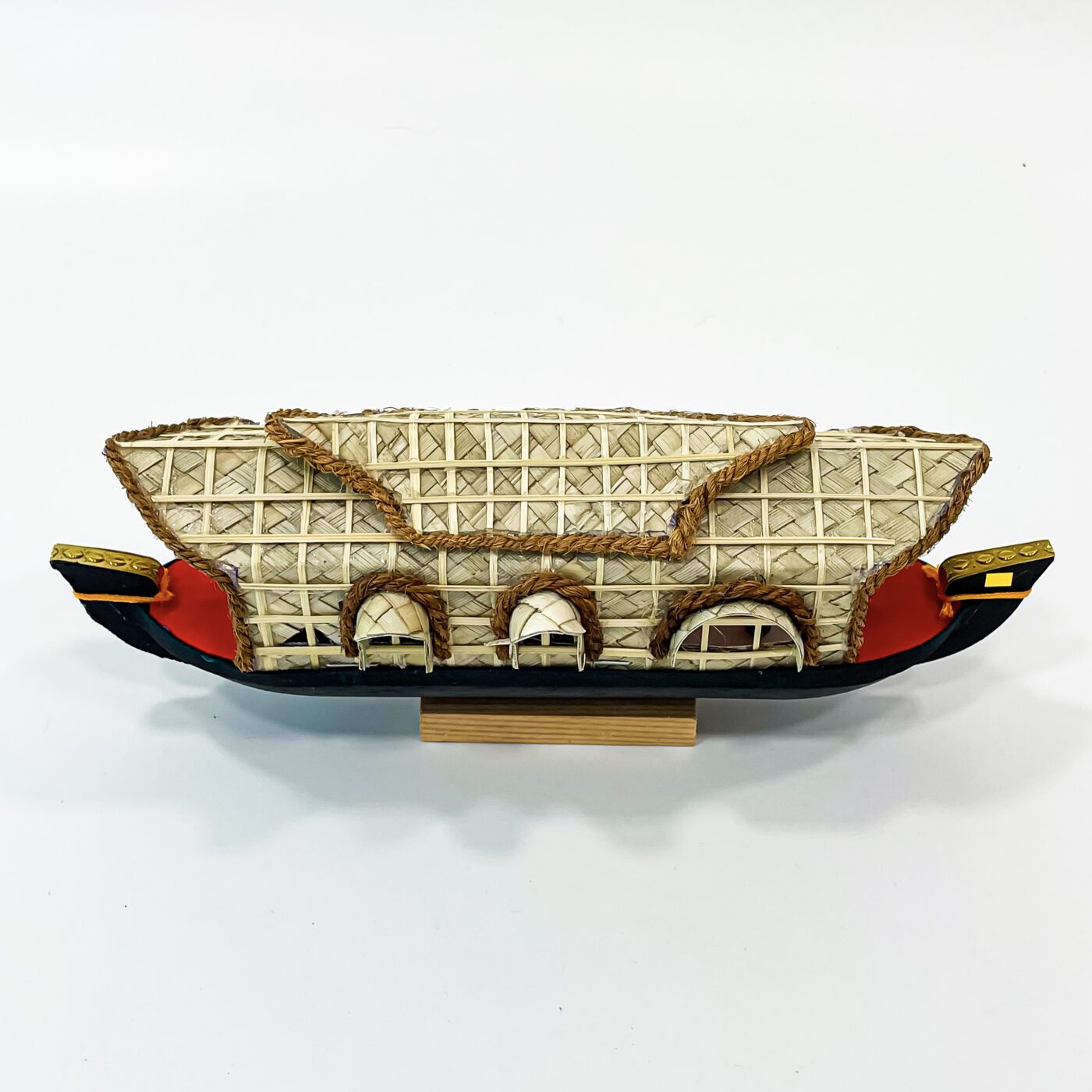 Handcrafted Kerala Houseboat Miniature – 3 Windows | Made from Wood & Screw-Pine Weave