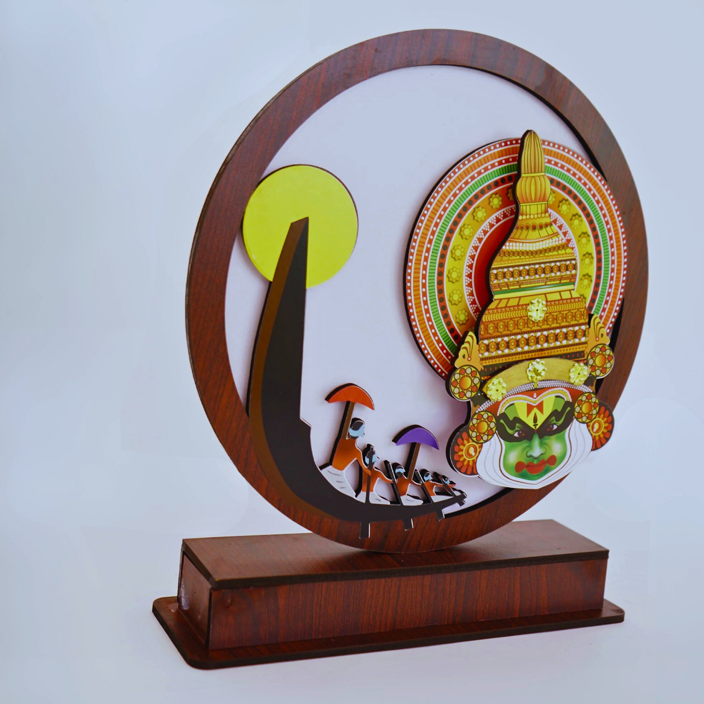 Kerala Cultural Fusion Sculpture – Kathakali & Boat Race Display (8.5 Inches) Handcrafted Kathakali & Vallamkali Sculpture