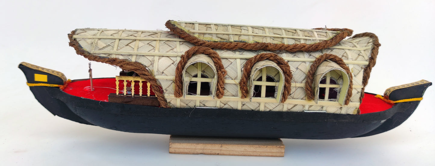 Kerala Houseboat Miniature with 3 Windows – Handcrafted from Wood and Screw-Pine Weave