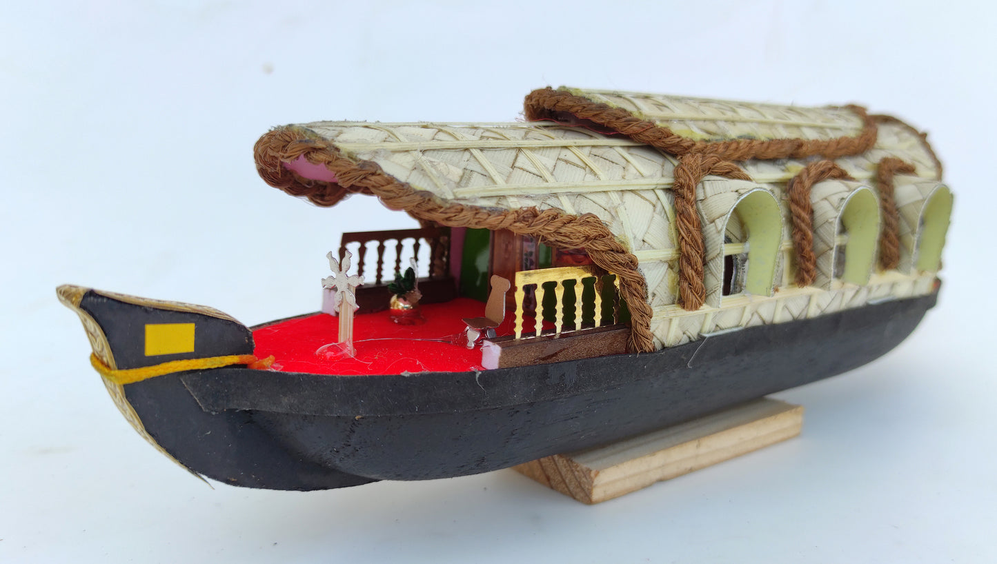 Kerala Houseboat Miniature with 3 Windows – Handcrafted from Wood and Screw-Pine Weave